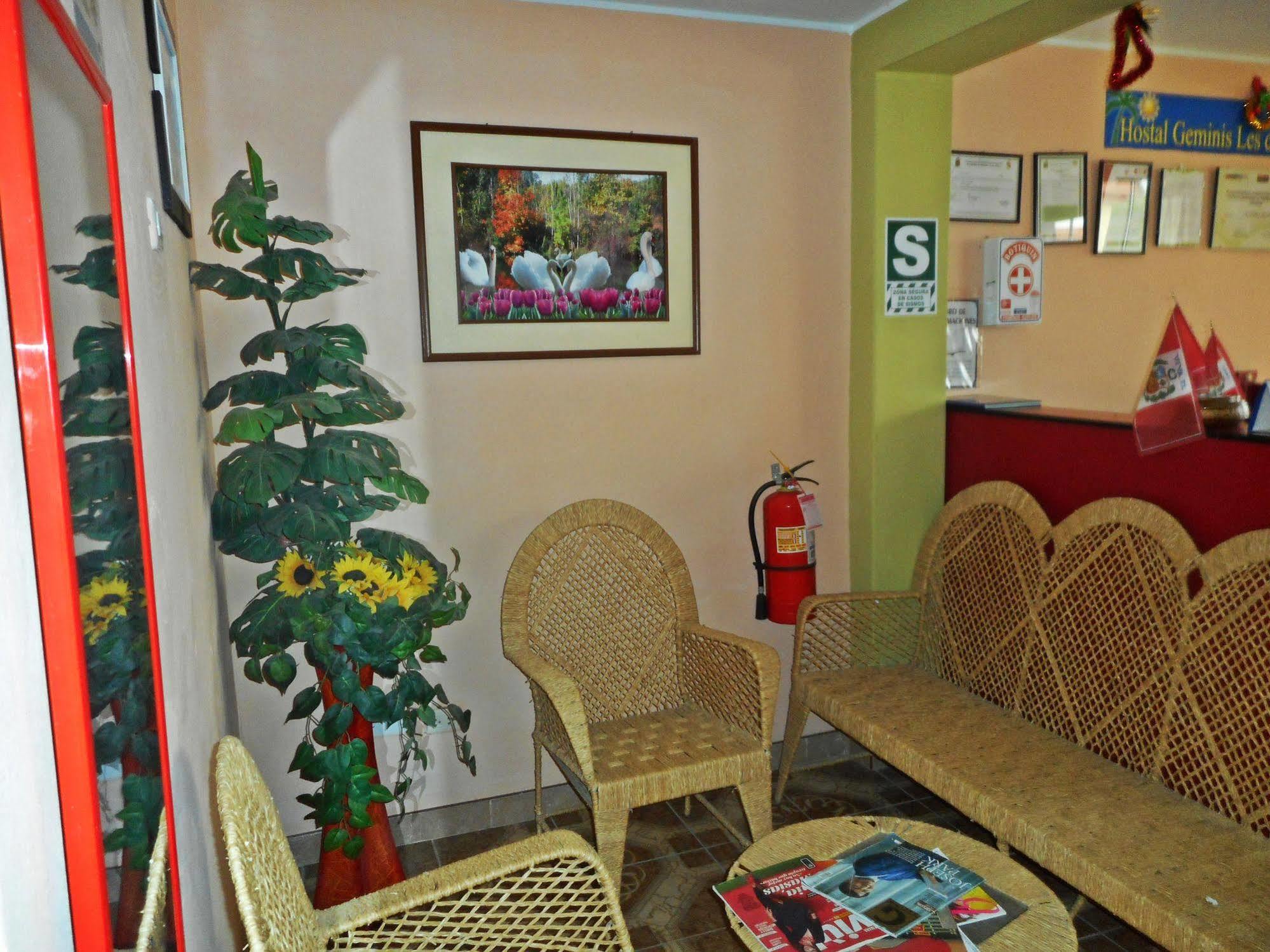 Hostal Geminis San Juan Bautista Ngoại thất bức ảnh