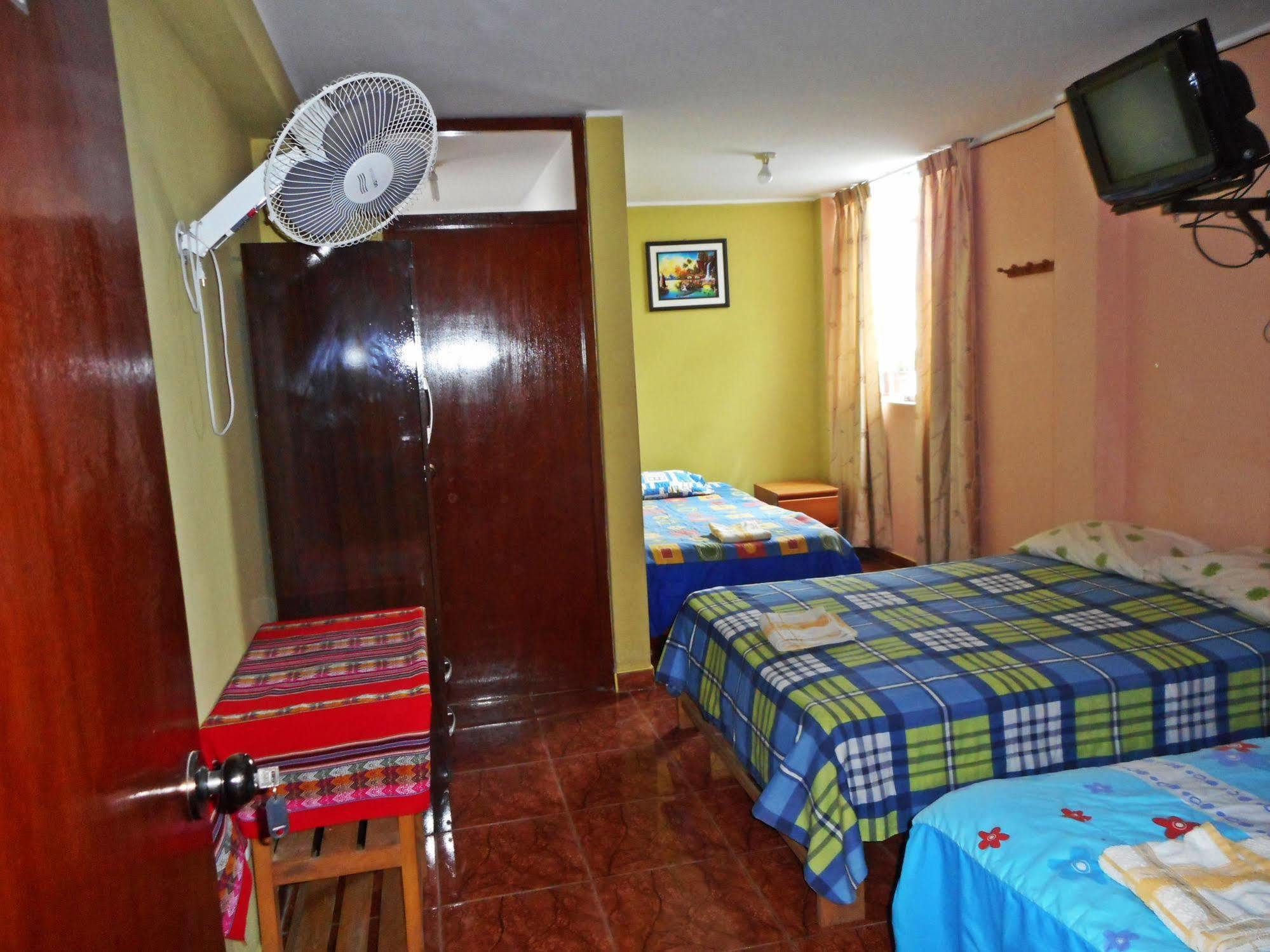 Hostal Geminis San Juan Bautista Ngoại thất bức ảnh