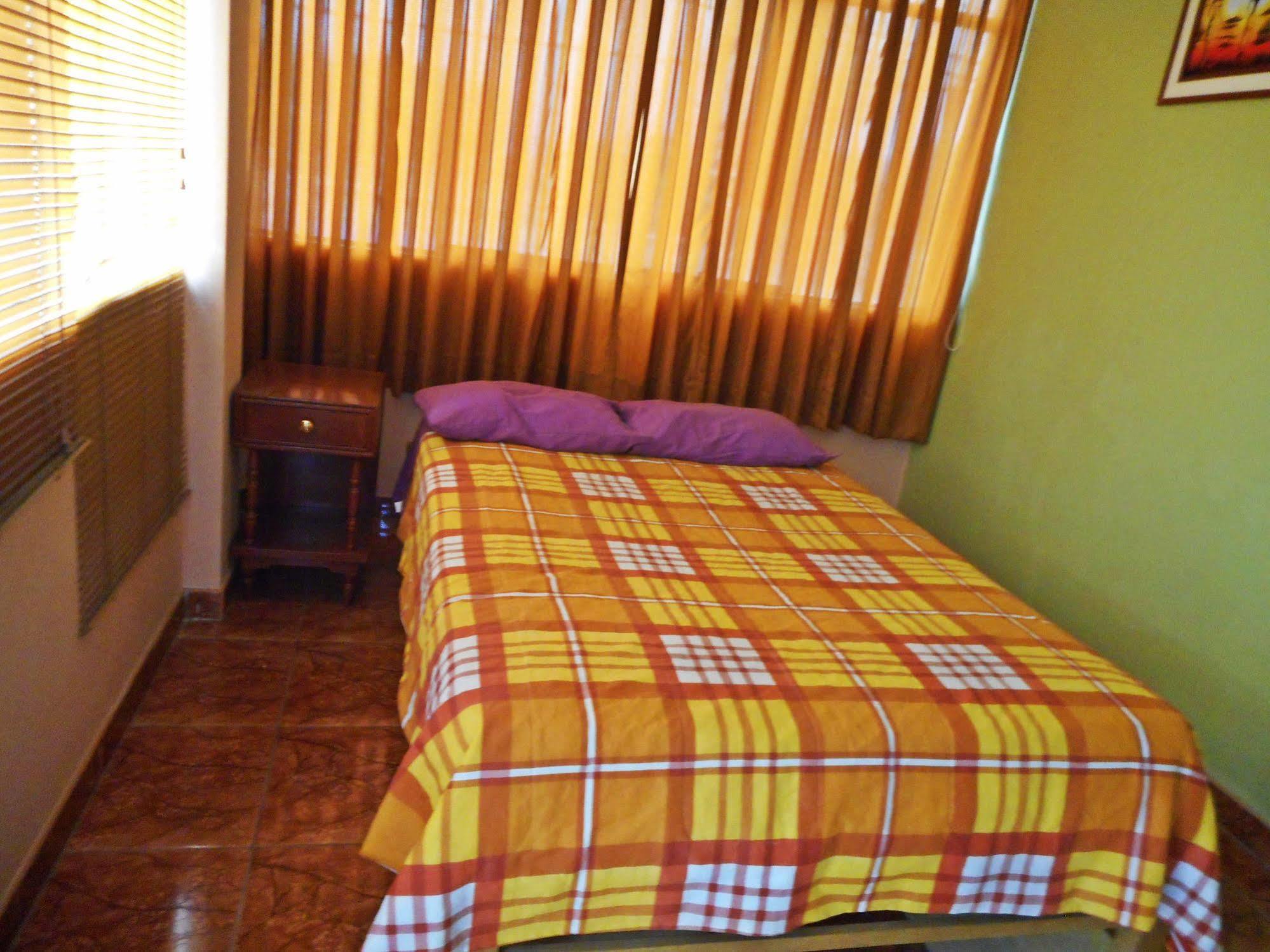 Hostal Geminis San Juan Bautista Ngoại thất bức ảnh