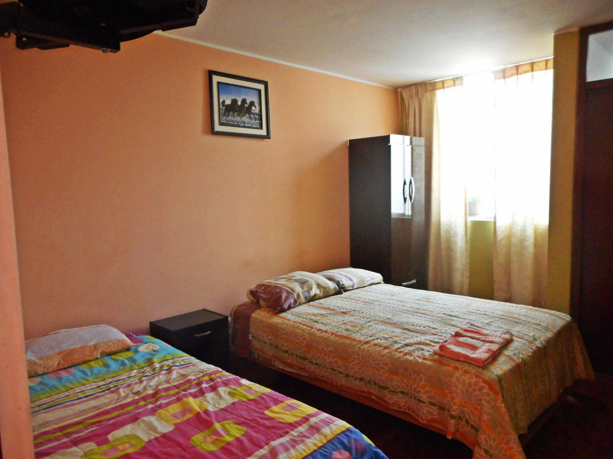 Hostal Geminis San Juan Bautista Ngoại thất bức ảnh