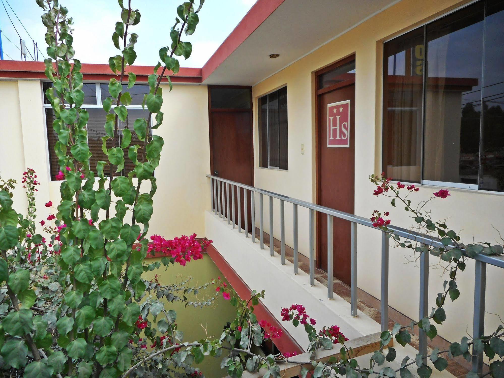 Hostal Geminis San Juan Bautista Ngoại thất bức ảnh