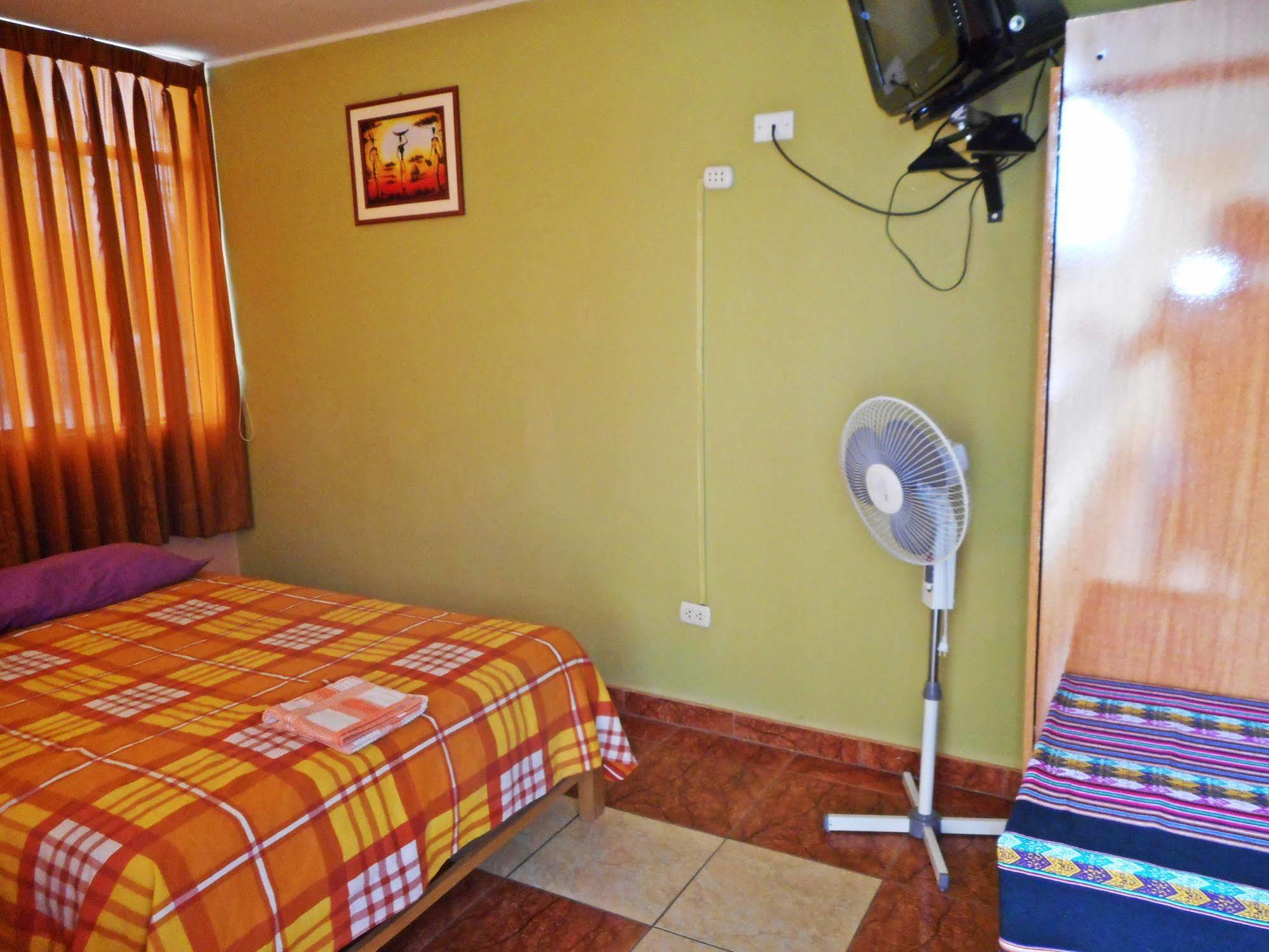 Hostal Geminis San Juan Bautista Ngoại thất bức ảnh