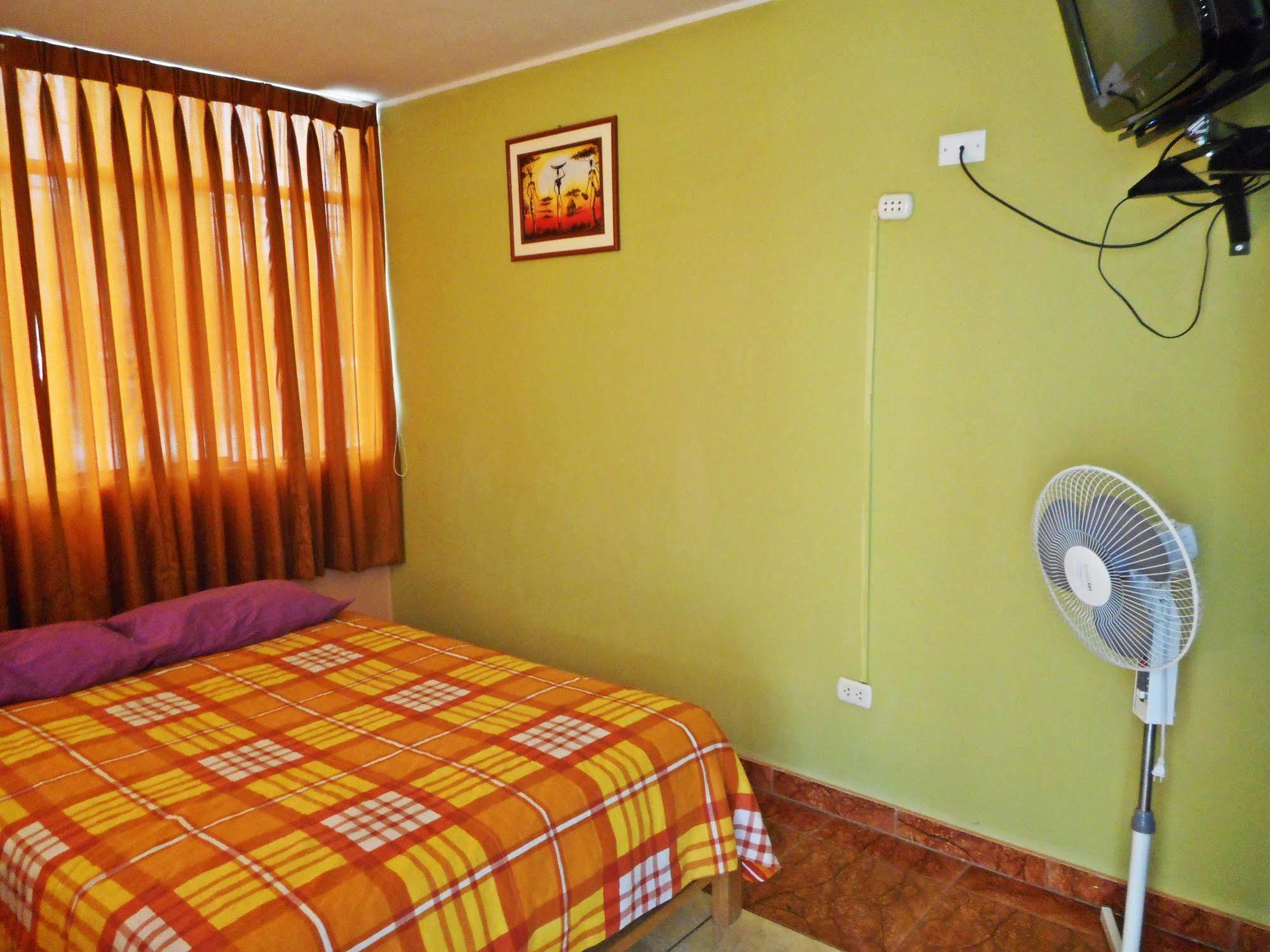 Hostal Geminis San Juan Bautista Ngoại thất bức ảnh