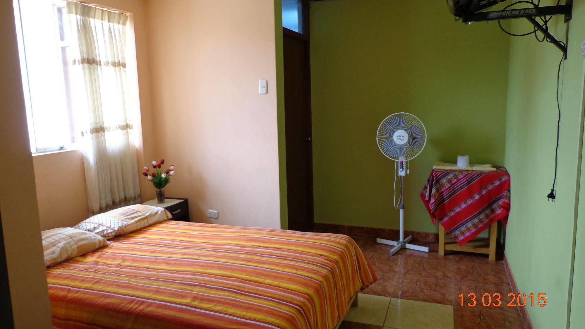 Hostal Geminis San Juan Bautista Ngoại thất bức ảnh