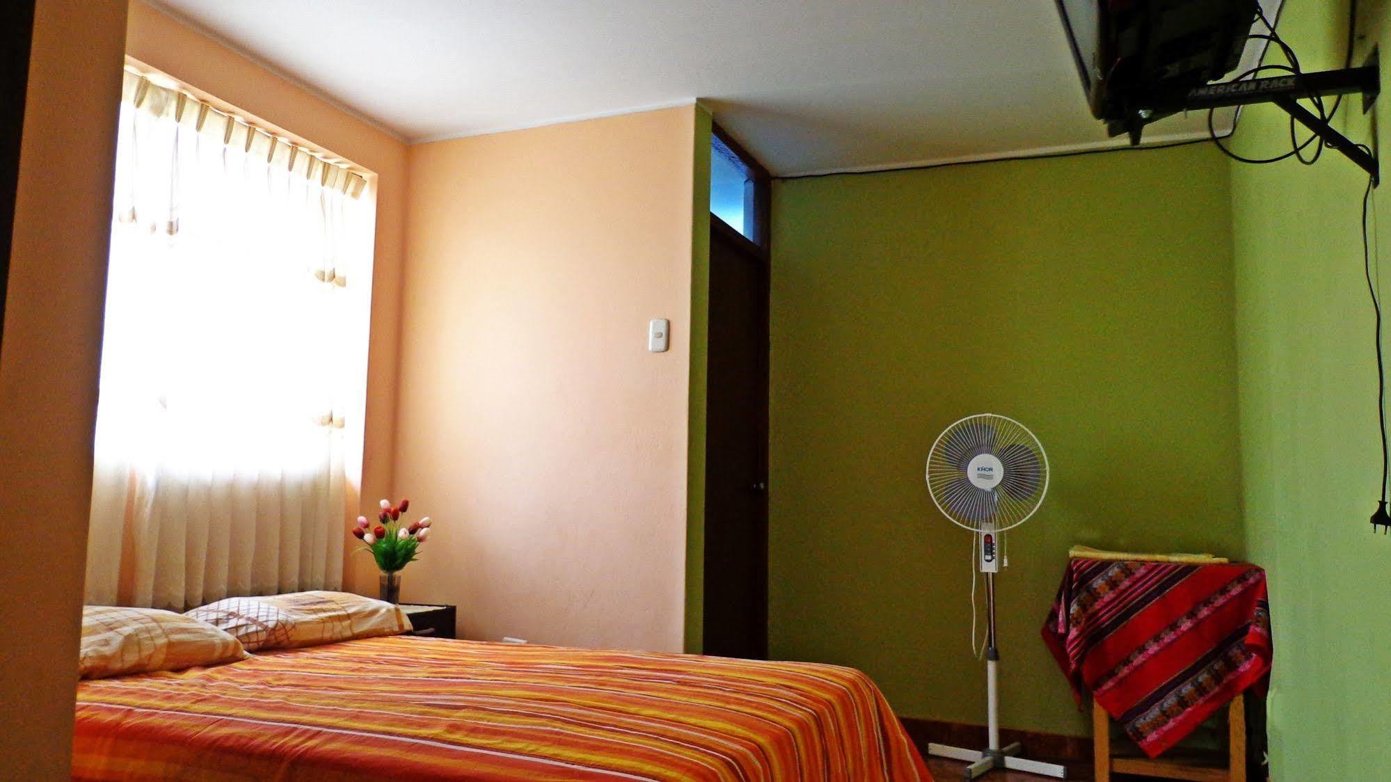 Hostal Geminis San Juan Bautista Ngoại thất bức ảnh